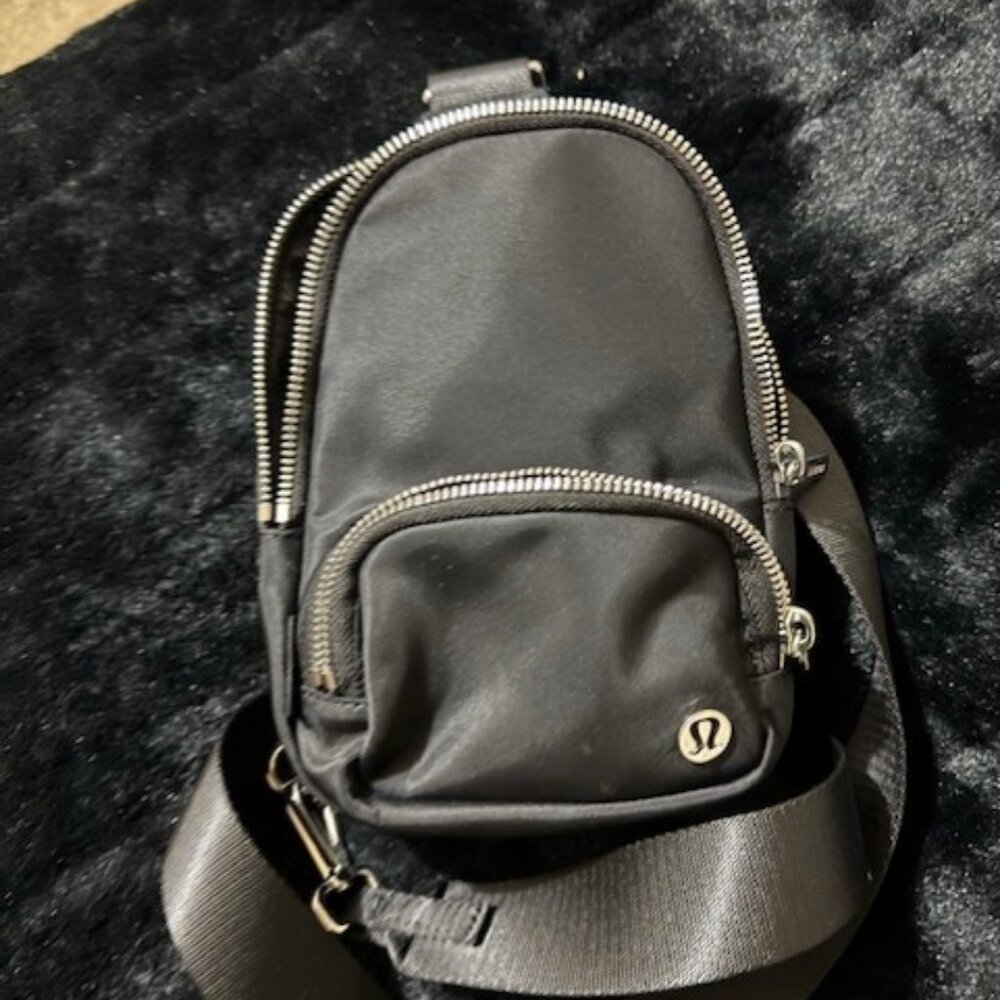 Gently used Lululemon everywhere sling bag